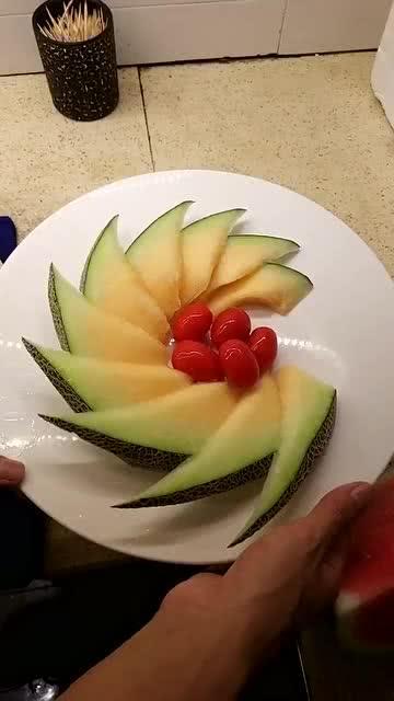 做哈密瓜吃,尽享甜蜜滋味