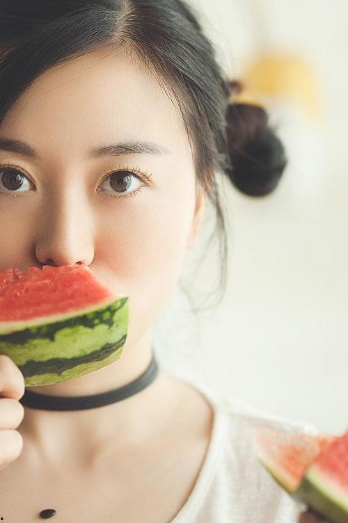 吃瓜女孩的资料,网络红人的崛起与影响力