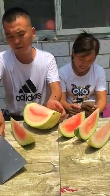 吃瓜吐口水,揭秘网络舆论场的真实面目