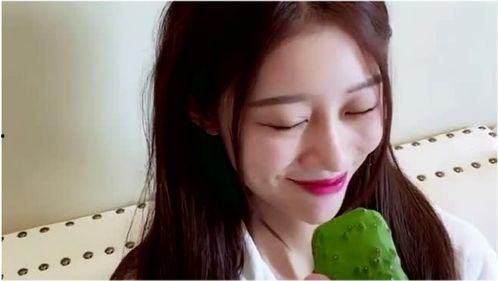 吃瓜搞笑的女人,揭秘吃瓜搞笑女人的欢乐生活