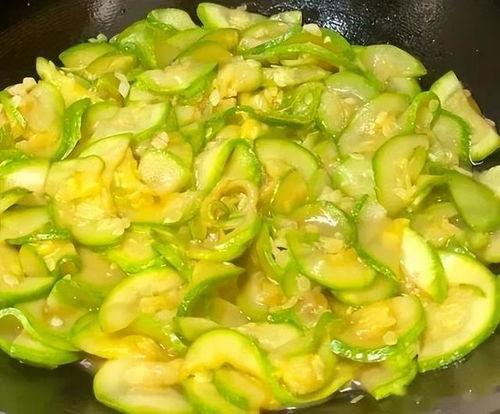 吃蒜能吃瓜吗,揭秘吃蒜与吃瓜的奇妙搭配