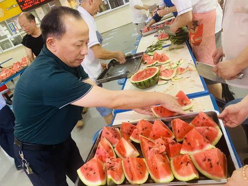 学校教室吃瓜,教室里的夏日清凉时光