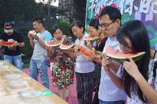 围观吃瓜照片,捕捉街头热辣瞬间