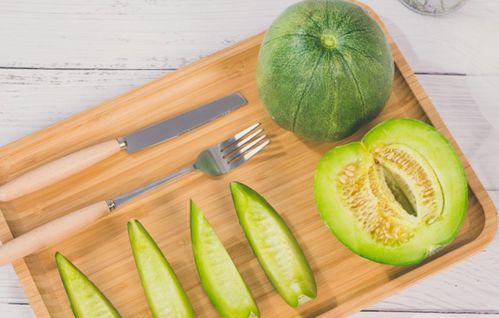 围观吃瓜照片,捕捉街头热辣瞬间