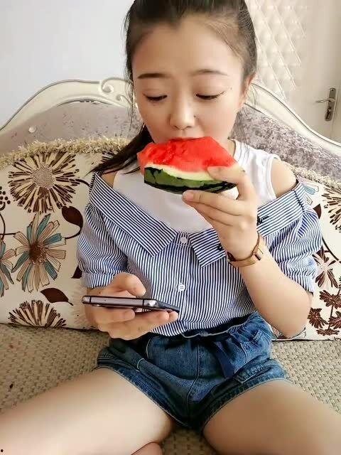 吃瓜阿姨视频,短视频中的趣味生活瞬间